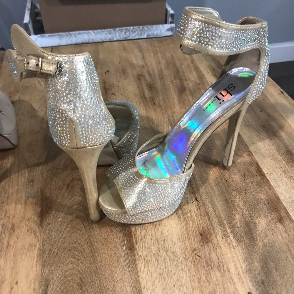 Shi journey heels